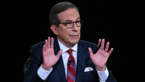 Imagens Públicas: Reuters. O moderador Chris Wallace teve dificuldades em controlar o debate, sendo interrompido durante a formulação das próprias perguntas.